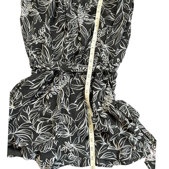 Forever 21 Women’s Black and White Drawstring Romper Sz L - Picture 2 of 12